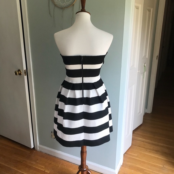 San Souci-strapless black and white bandage mini - Picture 4 of 8